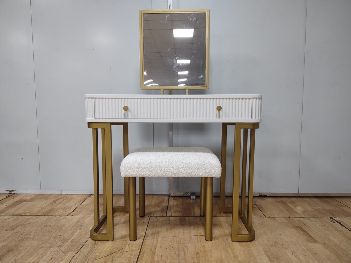 Make up desk & stool